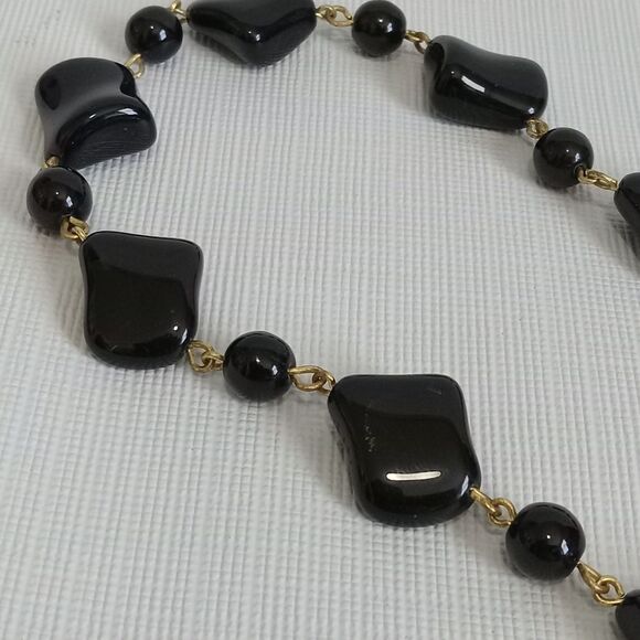 Vintage Shiny Black Faux Stone Beaded Gold Toned Links Single Strand Necklace - Picture 7 of 10